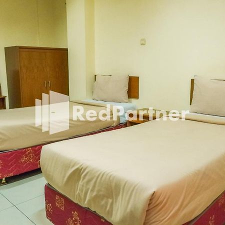 Grand Kembar Hotel Mitra Reddoorz Bandung Exterior photo