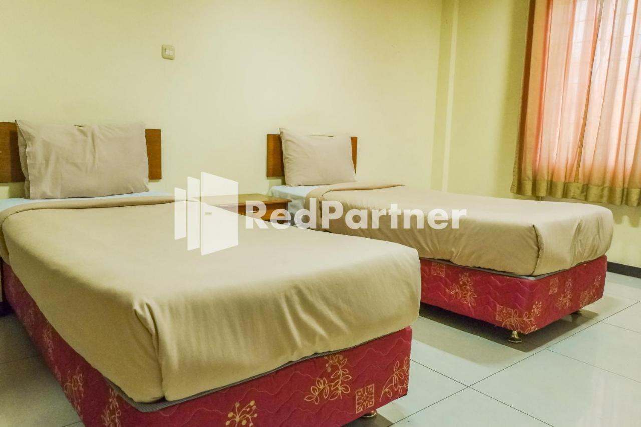 Grand Kembar Hotel Mitra Reddoorz Bandung Exterior photo