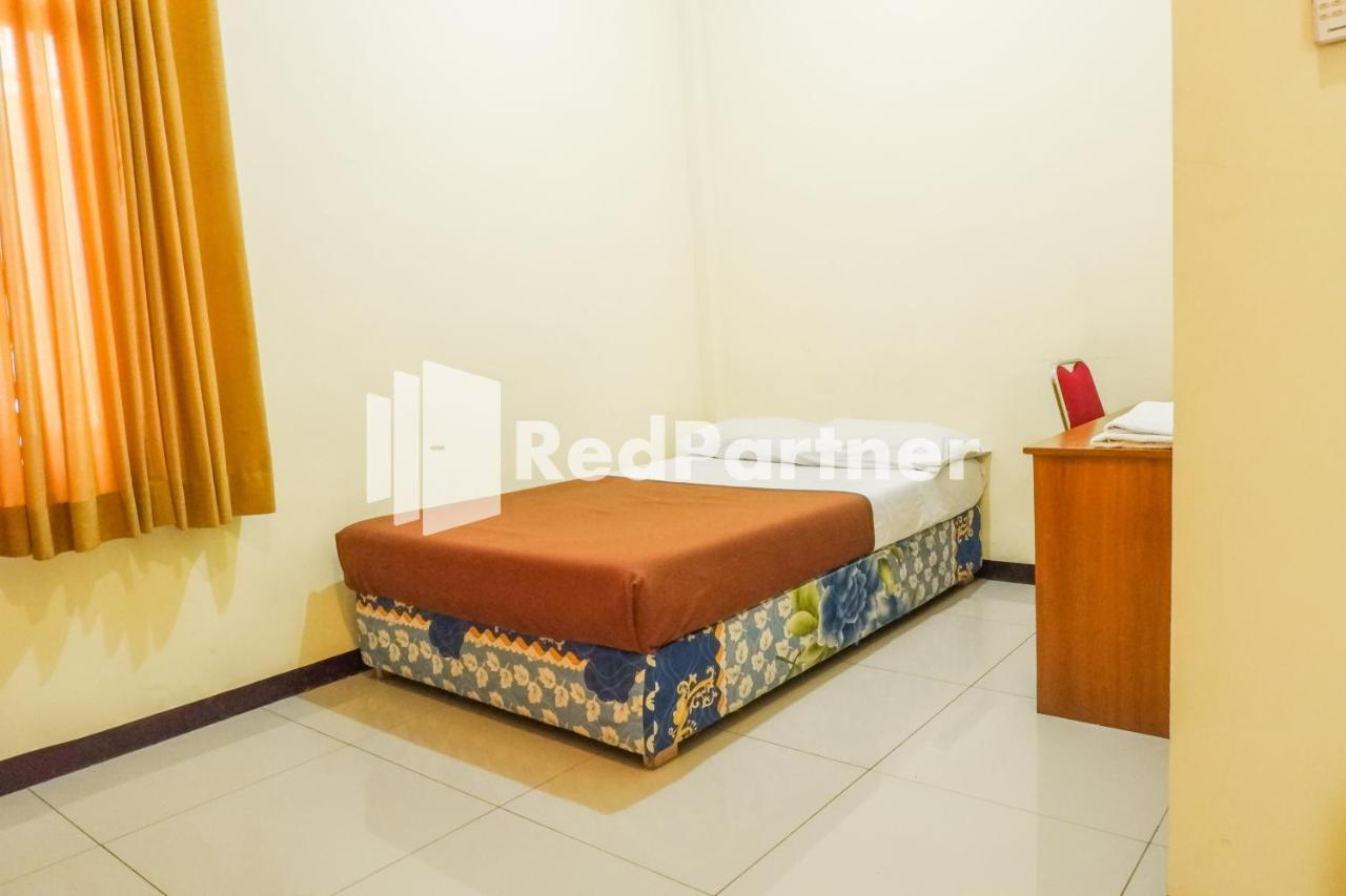 Grand Kembar Hotel Mitra Reddoorz Bandung Exterior photo