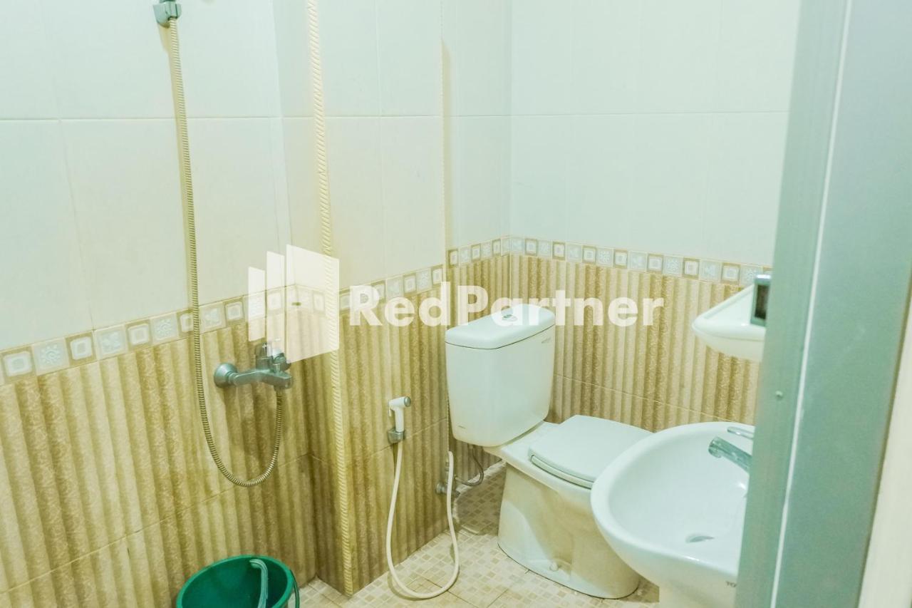 Grand Kembar Hotel Mitra Reddoorz Bandung Exterior photo