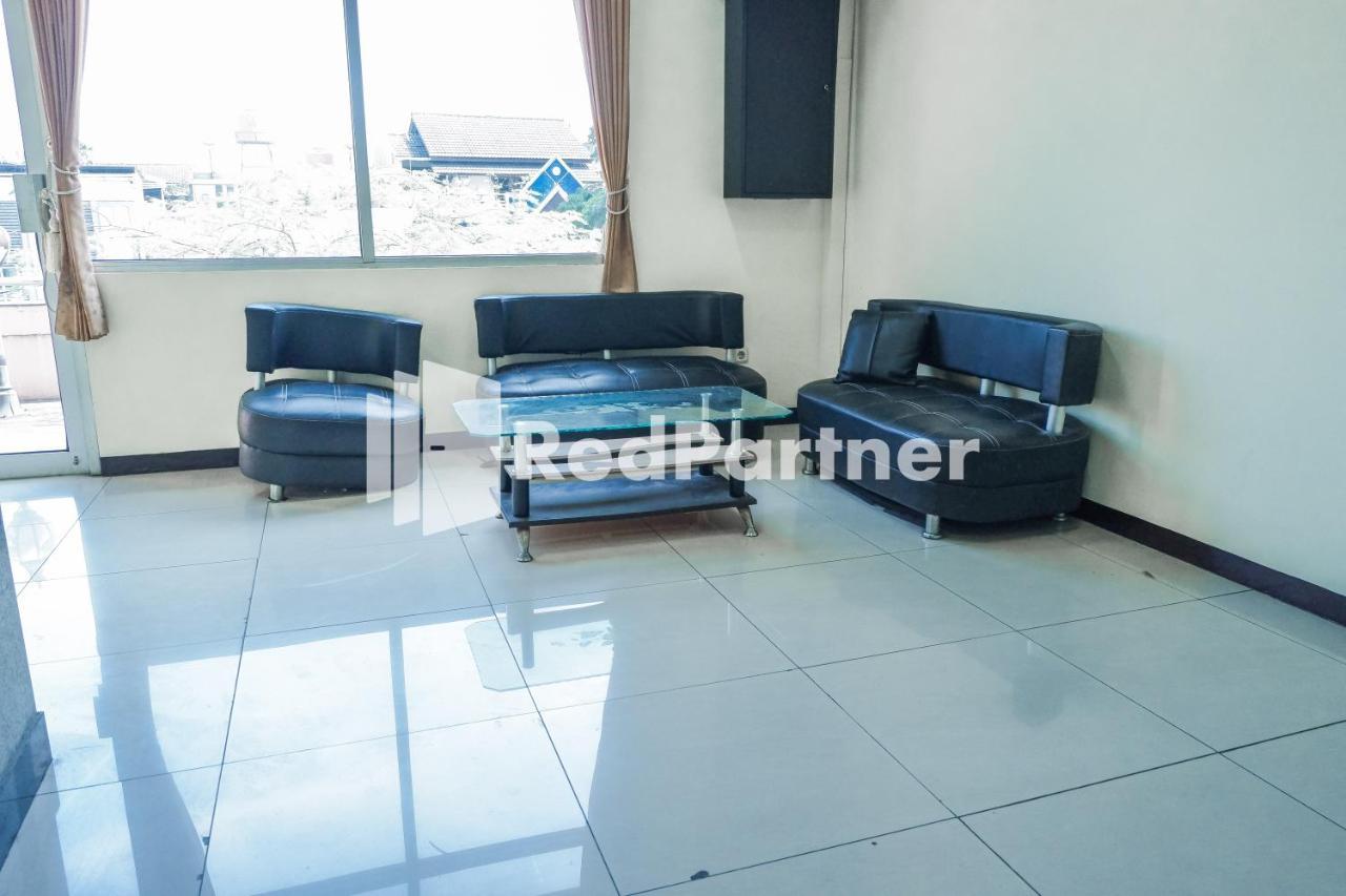 Grand Kembar Hotel Mitra Reddoorz Bandung Exterior photo